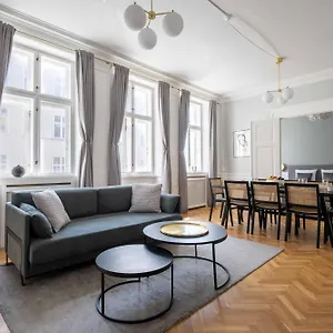 Lavish 4br In The Heart Of Cph By The Canals Lejlighed